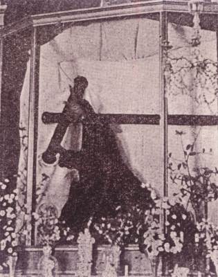 Fotografía antigua del Cristo del Humilladero. Historia de la Semana Santa de Logroño, Eugenio Ugarte.